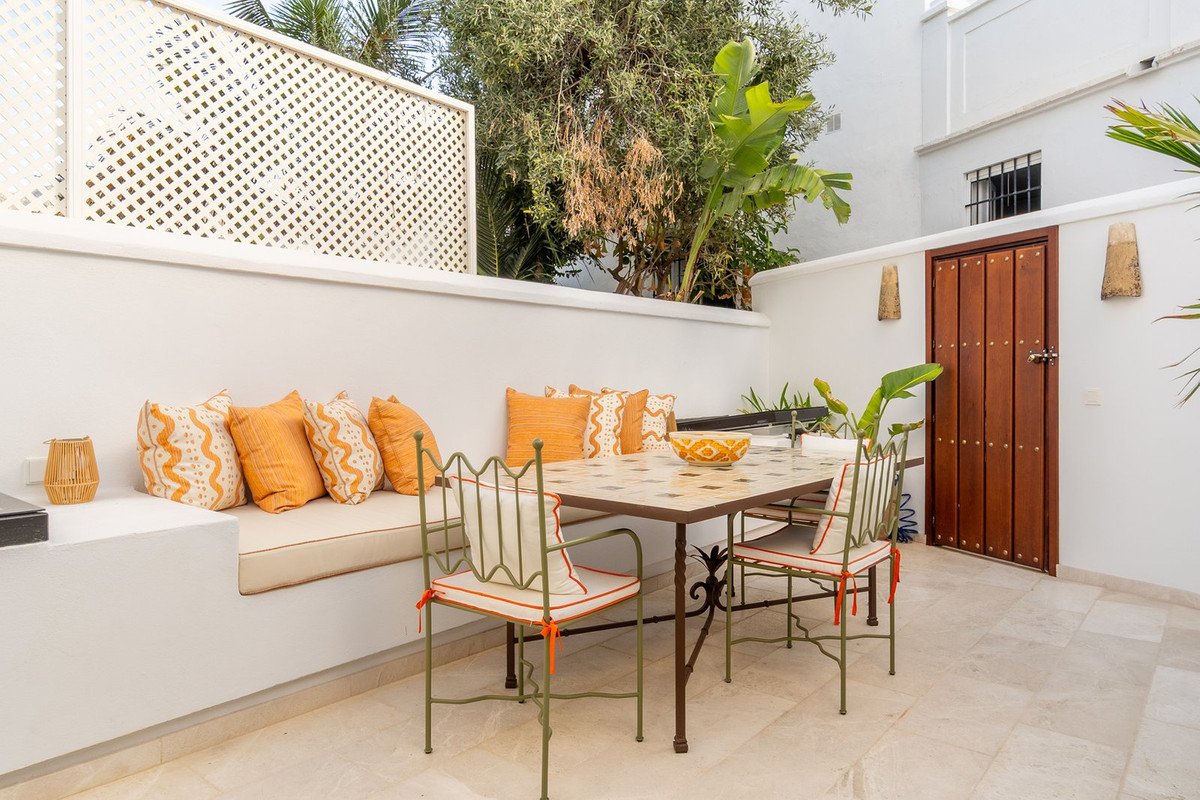 2 Bed Semi-Detached House in The Golden Mile