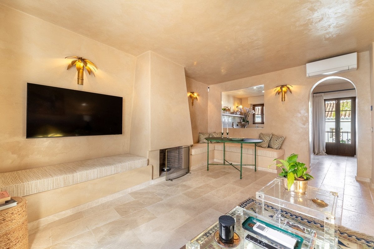 2 Bed Semi-Detached House in The Golden Mile