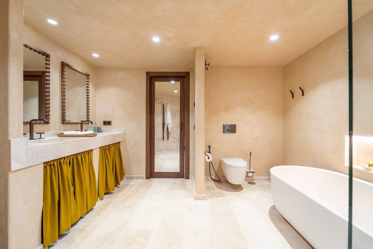 2 Bed Semi-Detached House in The Golden Mile