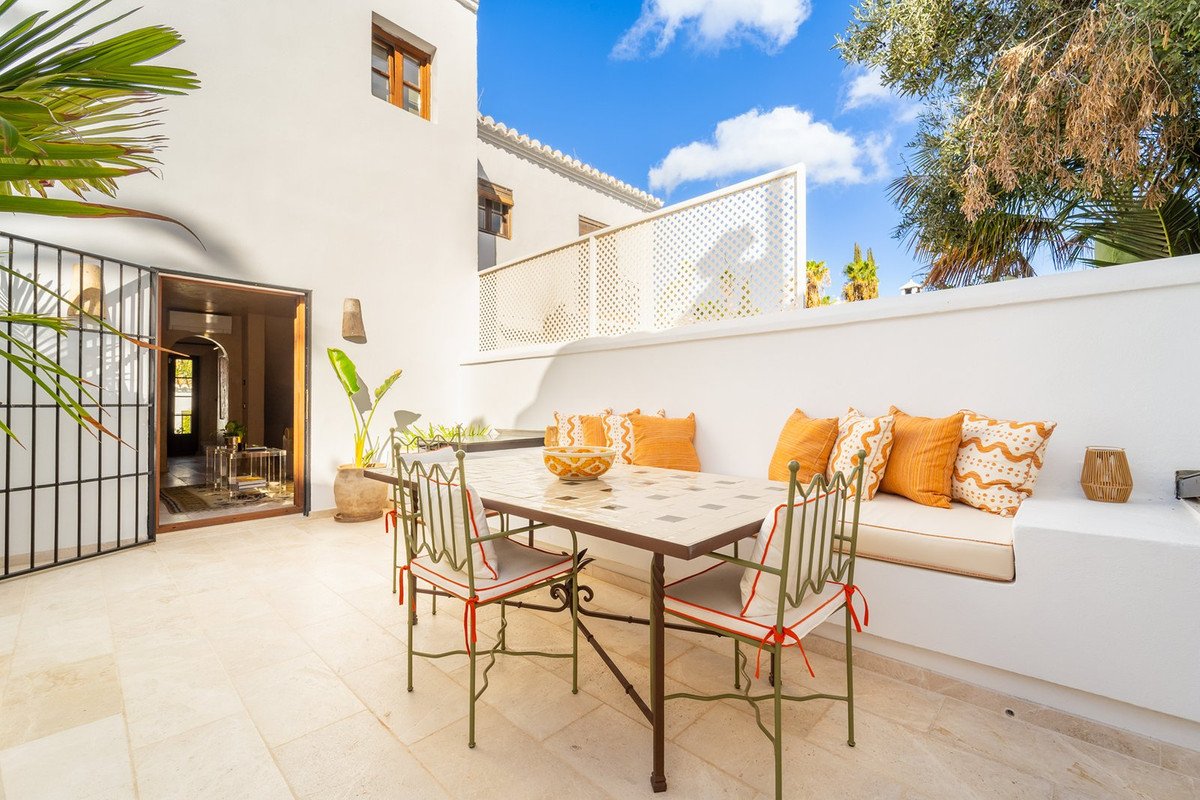 2 Bed Semi-Detached House in The Golden Mile