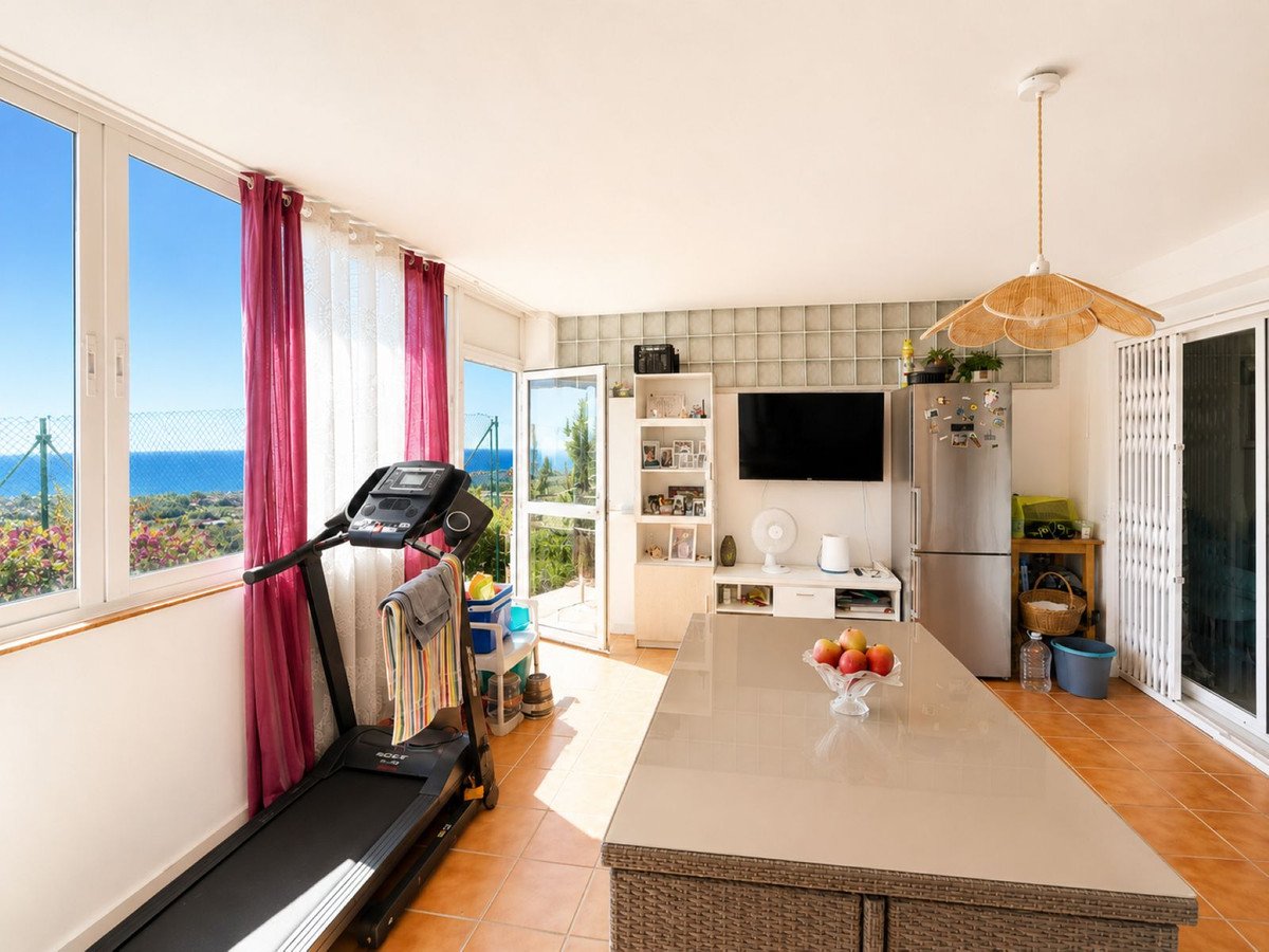 2 Bed Ground Floor Apartment in Casares Playa