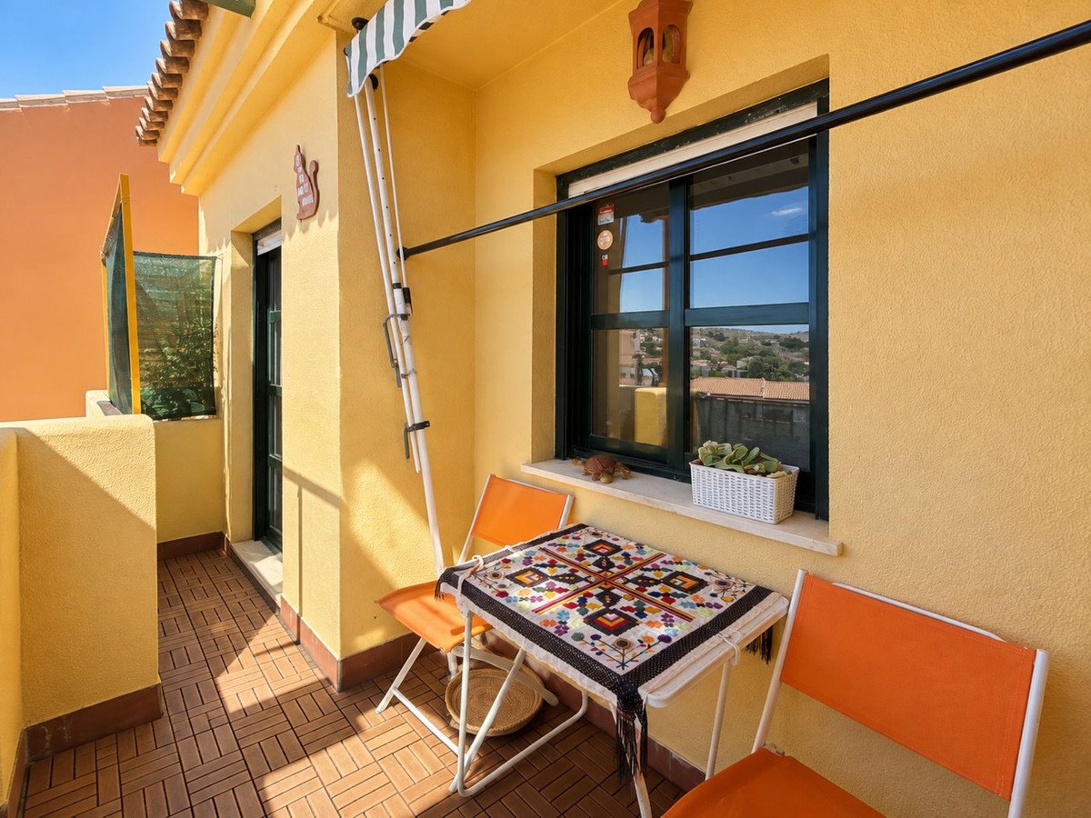 2 Bed Middle Floor Apartment in Manilva