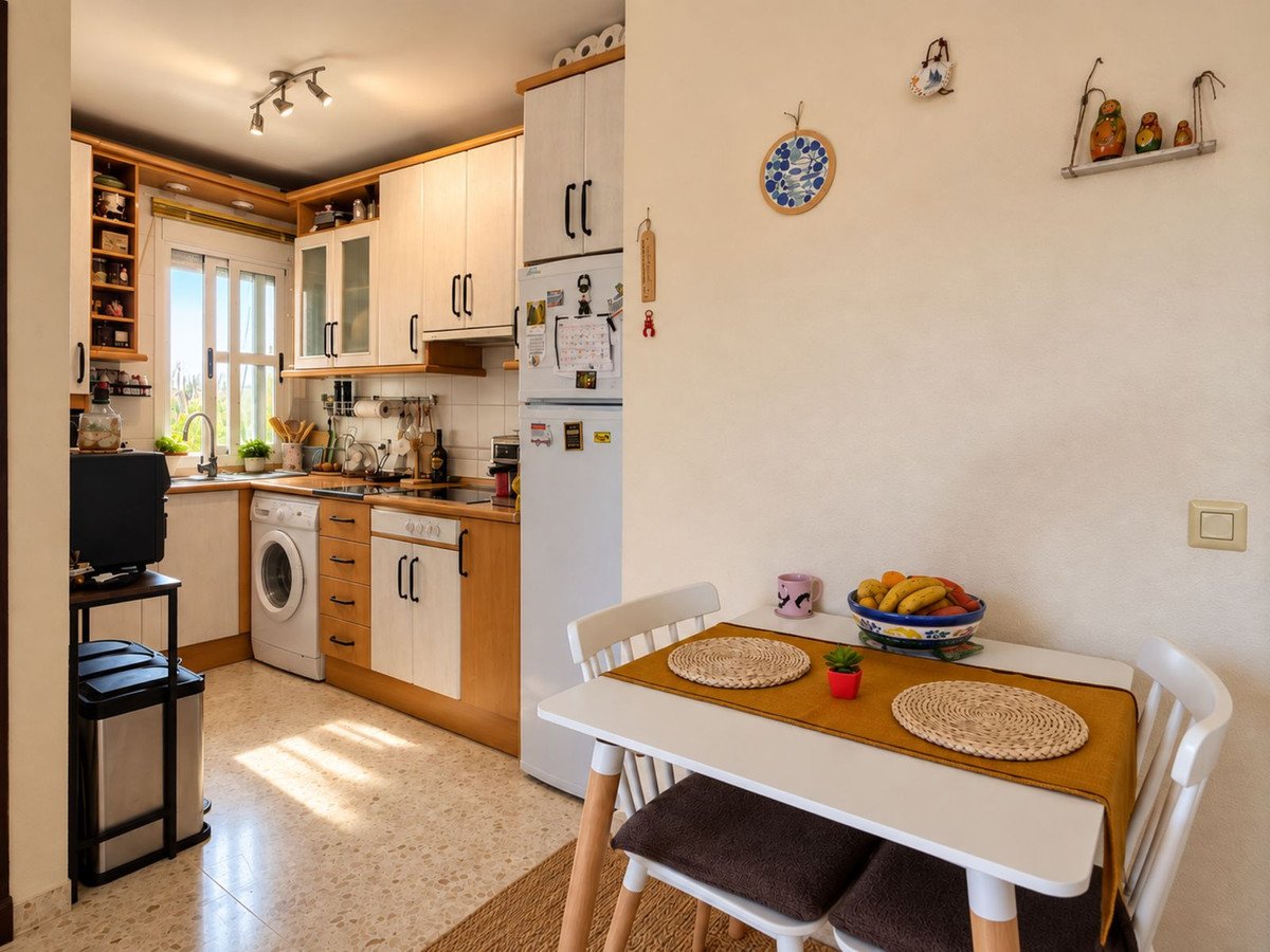 2 Bed Middle Floor Apartment in Manilva
