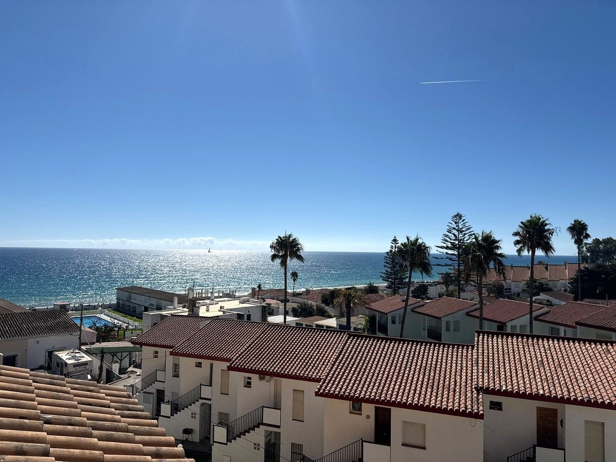 2 Bed Middle Floor Apartment in Manilva