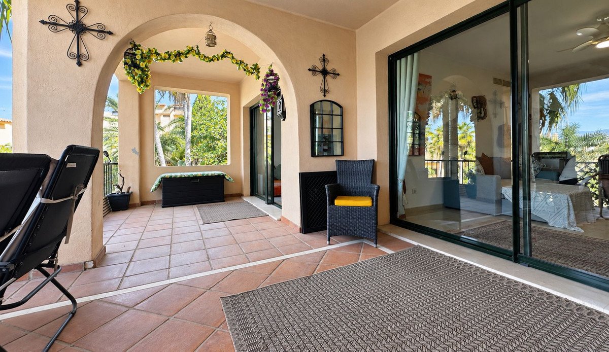2 Bed Middle Floor Apartment in Estepona