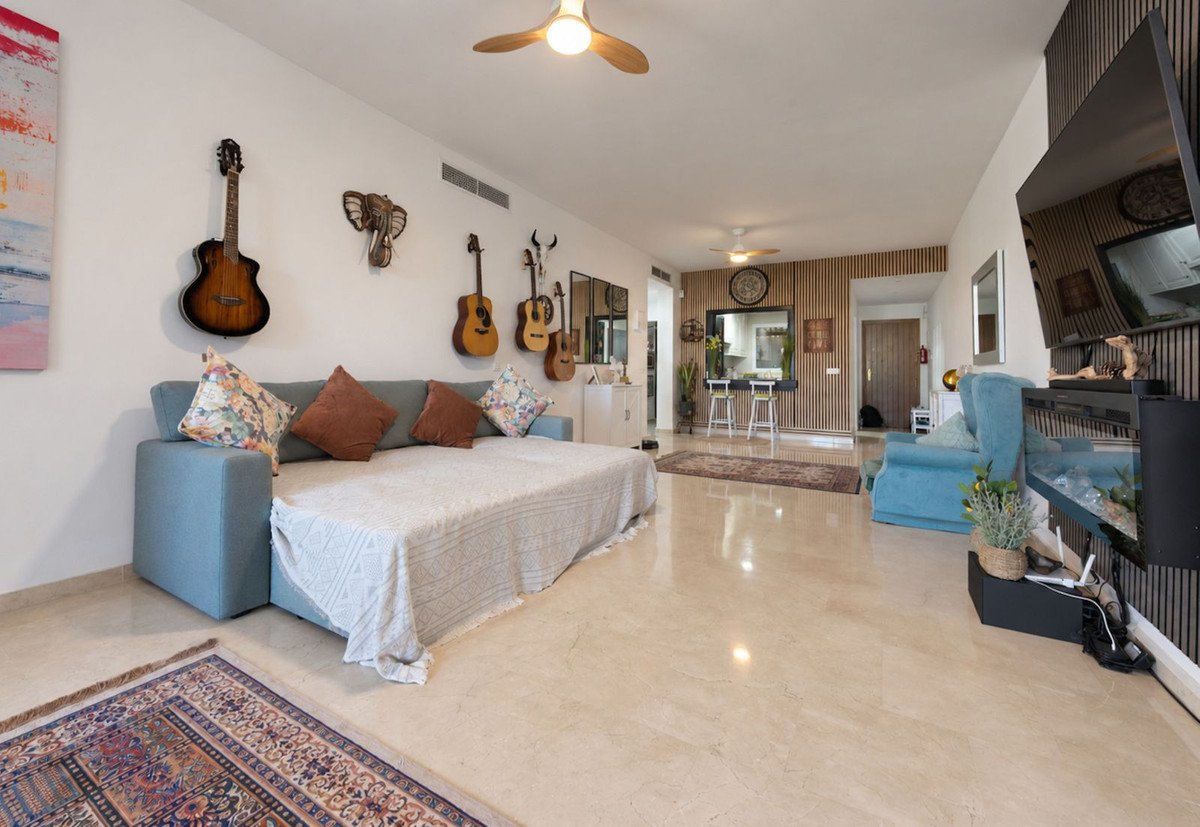 2 Bed Middle Floor Apartment in Estepona