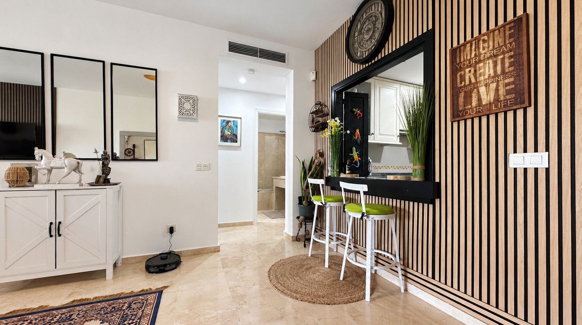 2 Bed Middle Floor Apartment in Estepona
