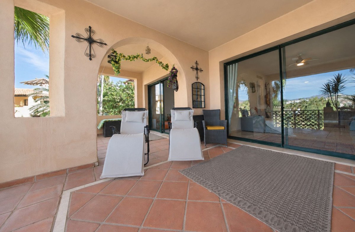 2 Bed Middle Floor Apartment in Estepona