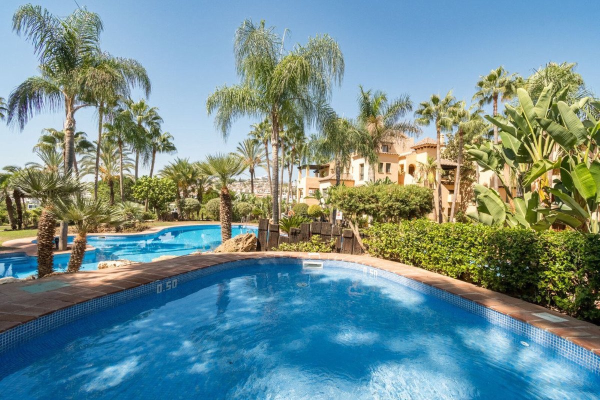 2 Bed Middle Floor Apartment in Estepona
