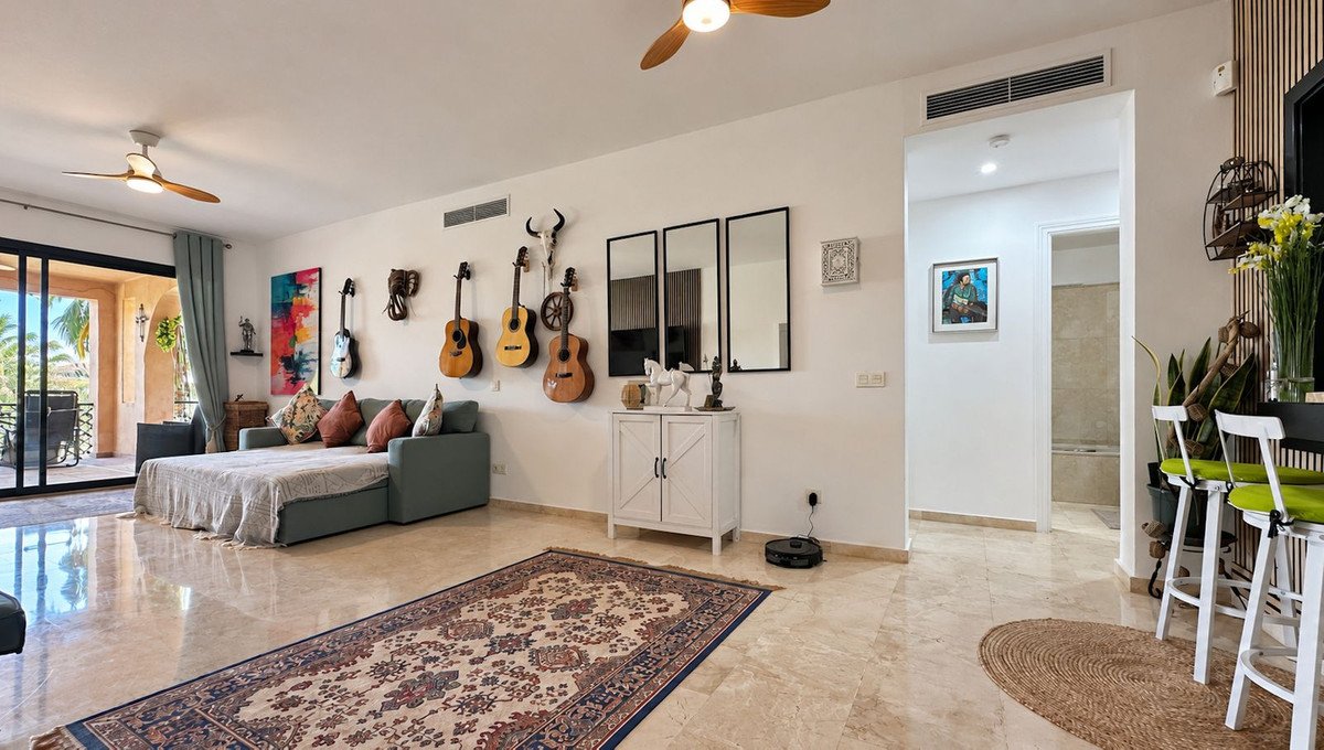 2 Bed Middle Floor Apartment in Estepona