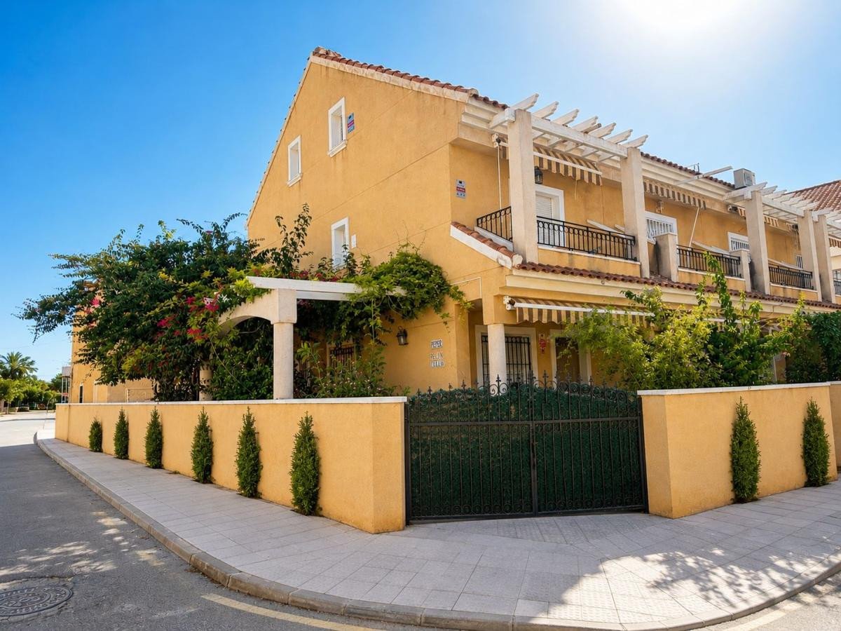 4 Bed Townhouse in Torre de la Horadada