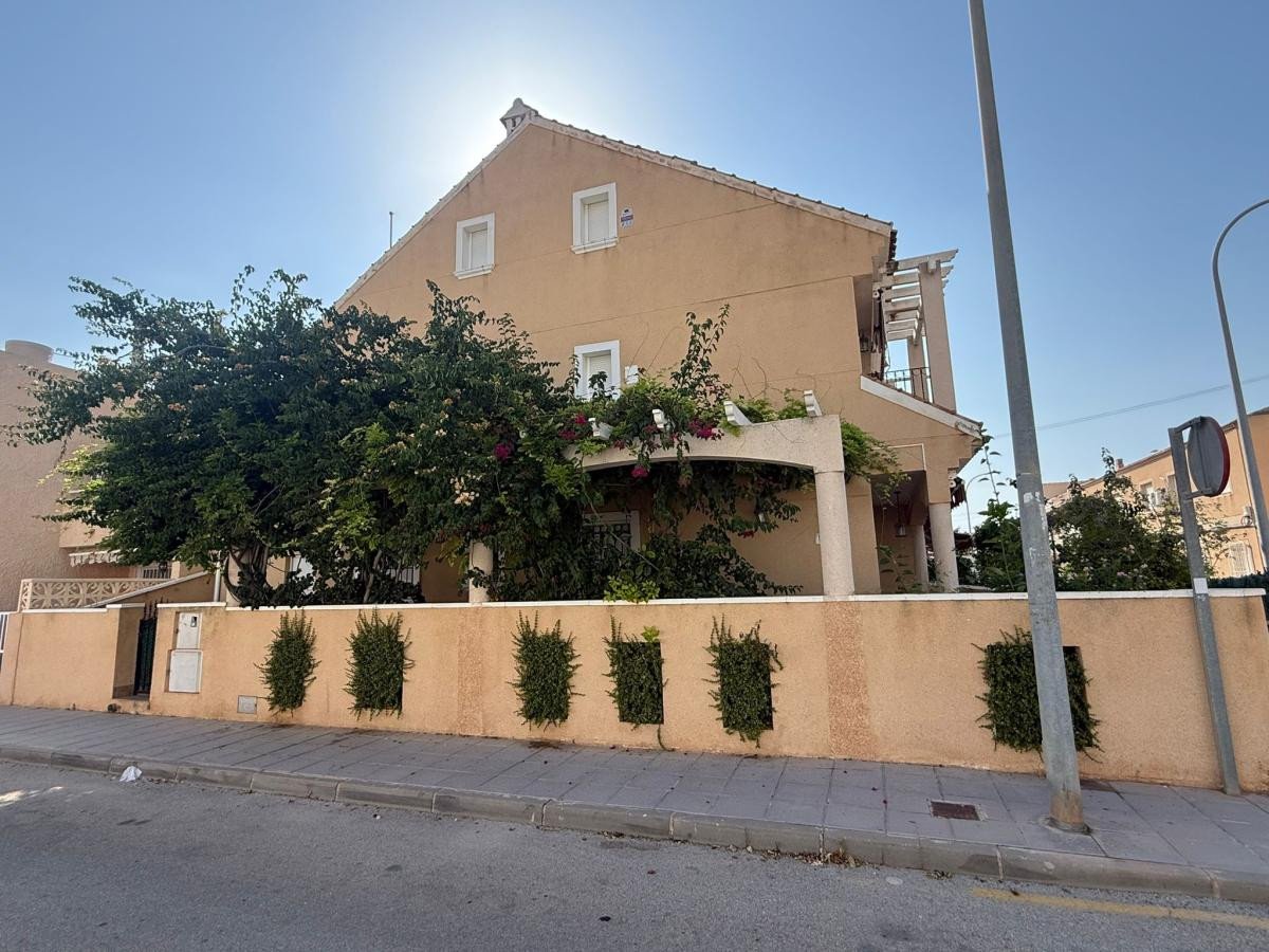 4 Bed Townhouse in Torre de la Horadada