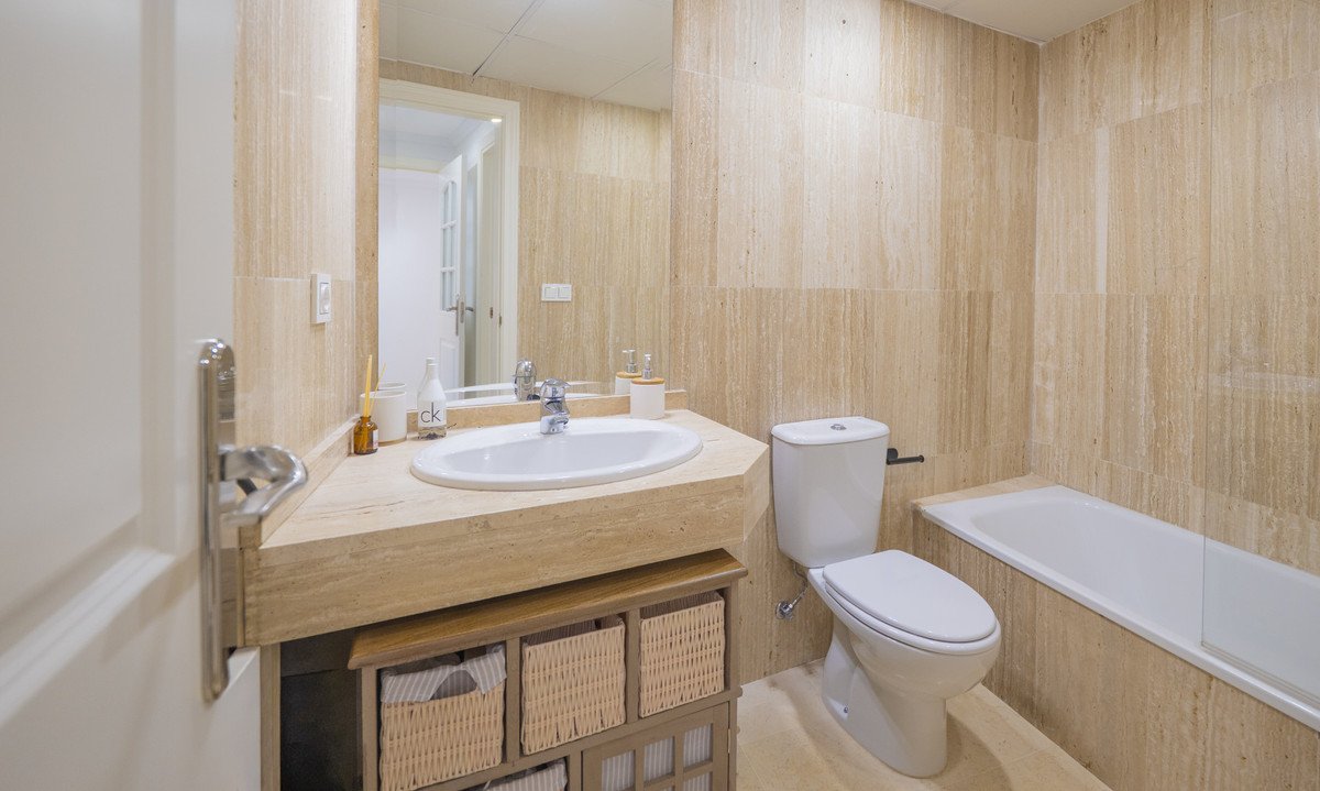 2 Bed Middle Floor Apartment in Elviria