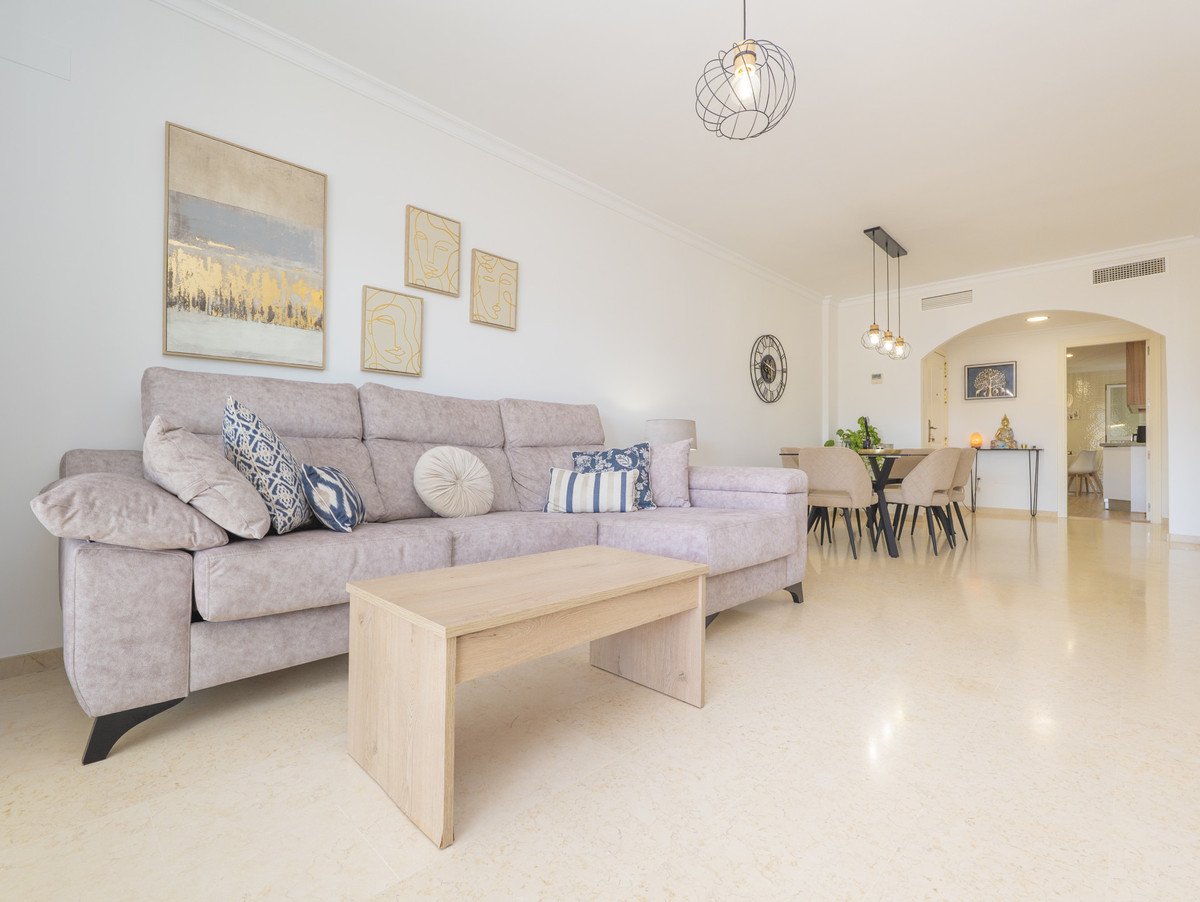 2 Bed Middle Floor Apartment in Elviria