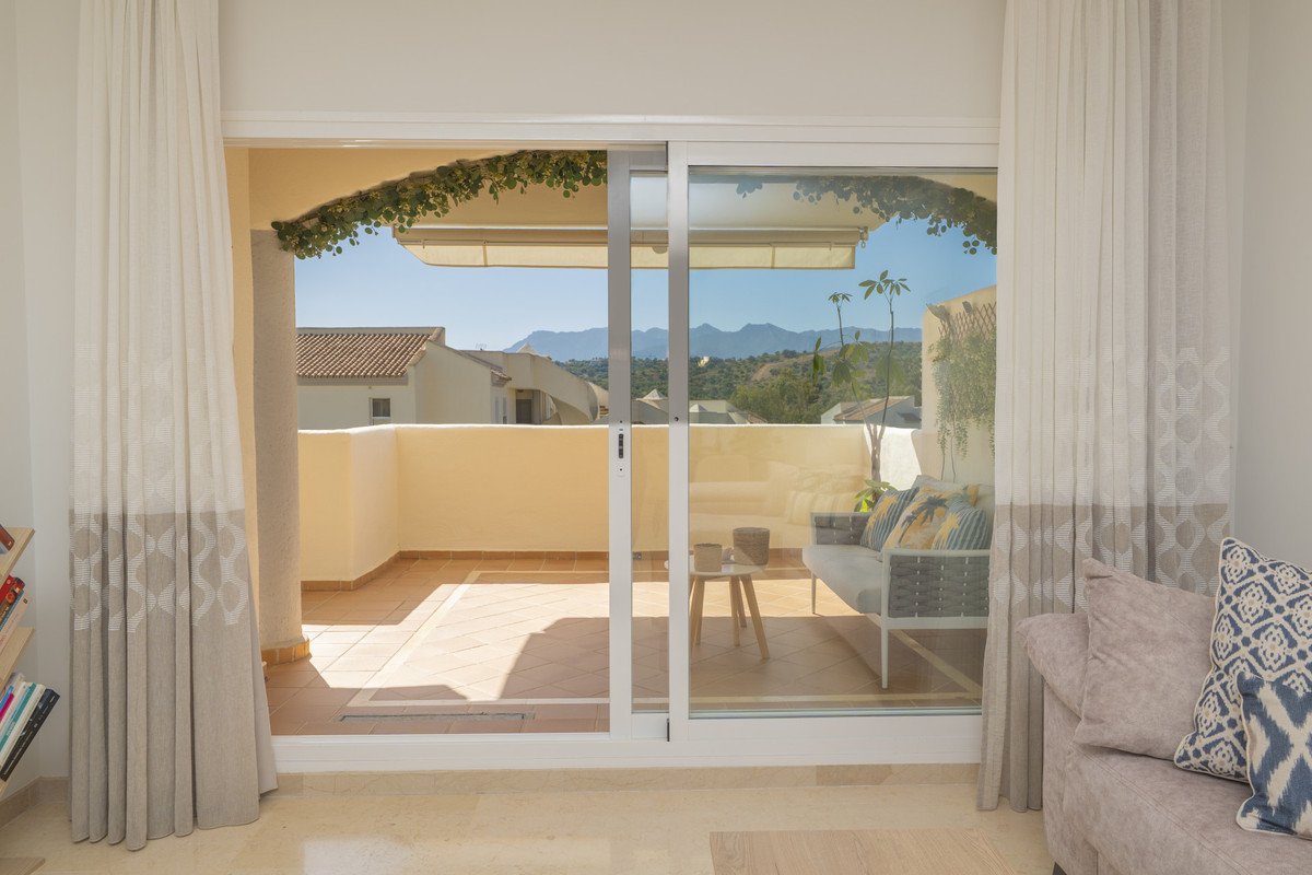2 Bed Middle Floor Apartment in Elviria