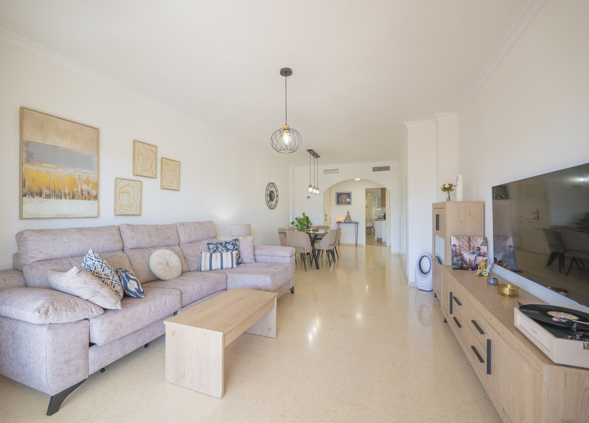 2 Bed Middle Floor Apartment in Elviria