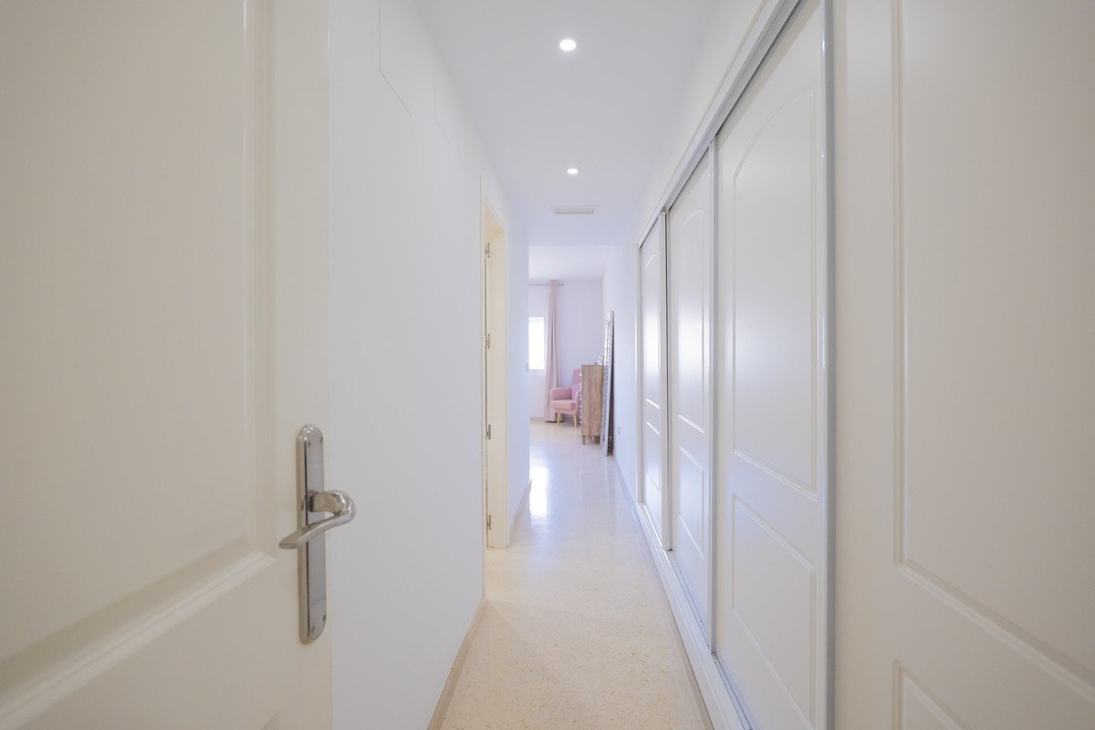 2 Bed Middle Floor Apartment in Elviria