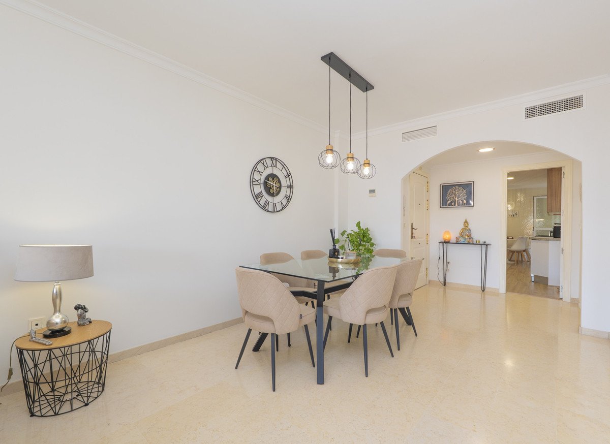 2 Bed Middle Floor Apartment in Elviria
