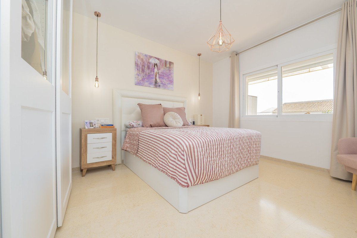 2 Bed Middle Floor Apartment in Elviria