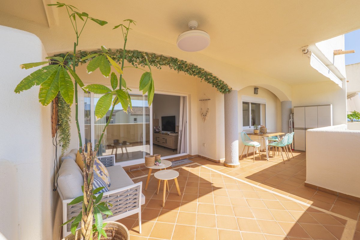 2 Bed Middle Floor Apartment in Elviria