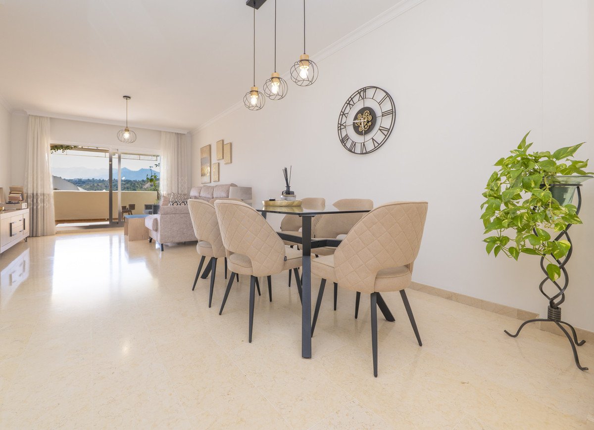 2 Bed Middle Floor Apartment in Elviria