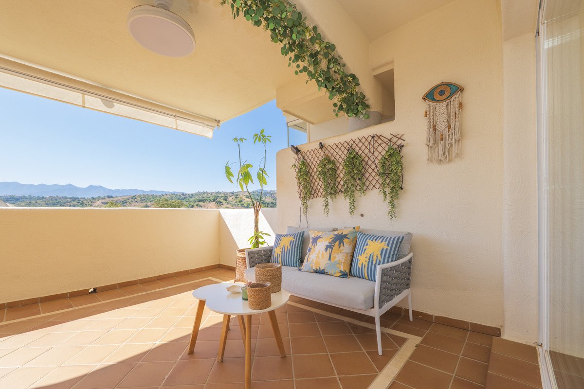 2 Bed Middle Floor Apartment in Elviria