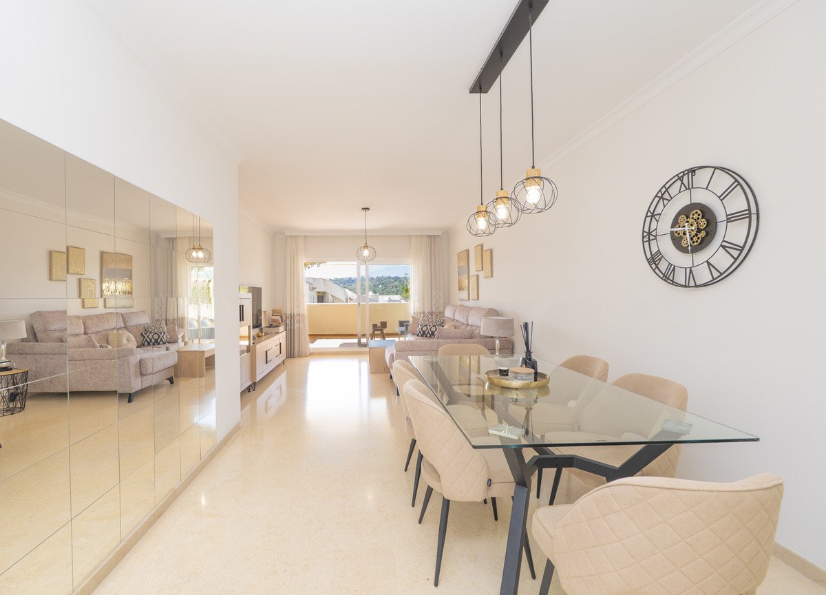 2 Bed Middle Floor Apartment in Elviria