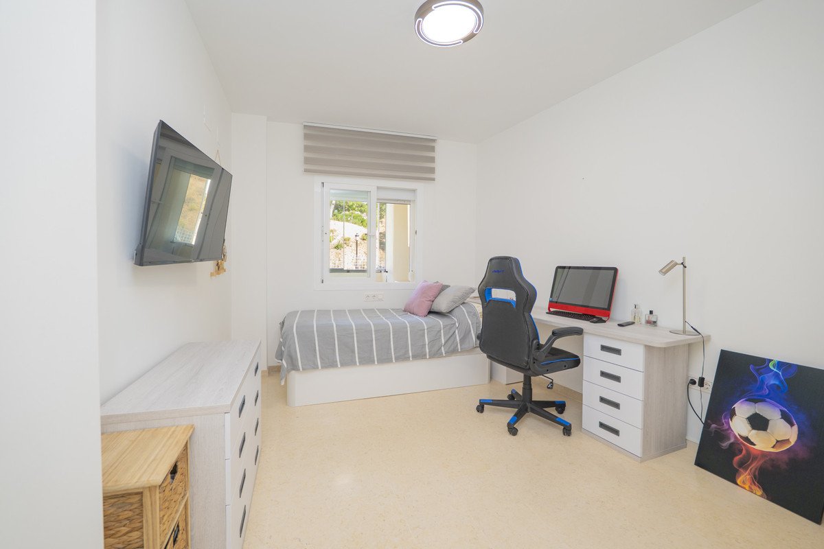 2 Bed Middle Floor Apartment in Elviria