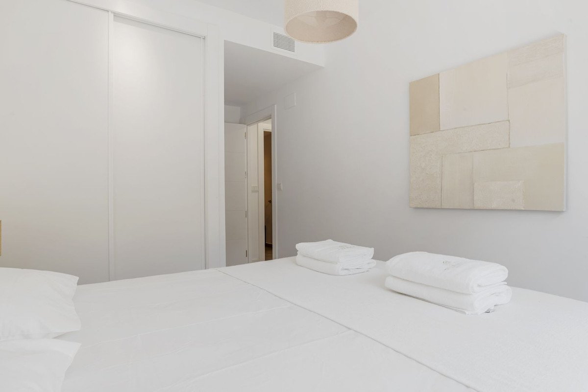 2 Bed Middle Floor Apartment in Estepona