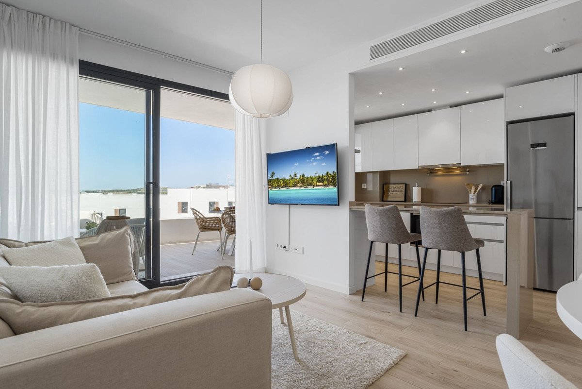 2 Bed Middle Floor Apartment in Estepona