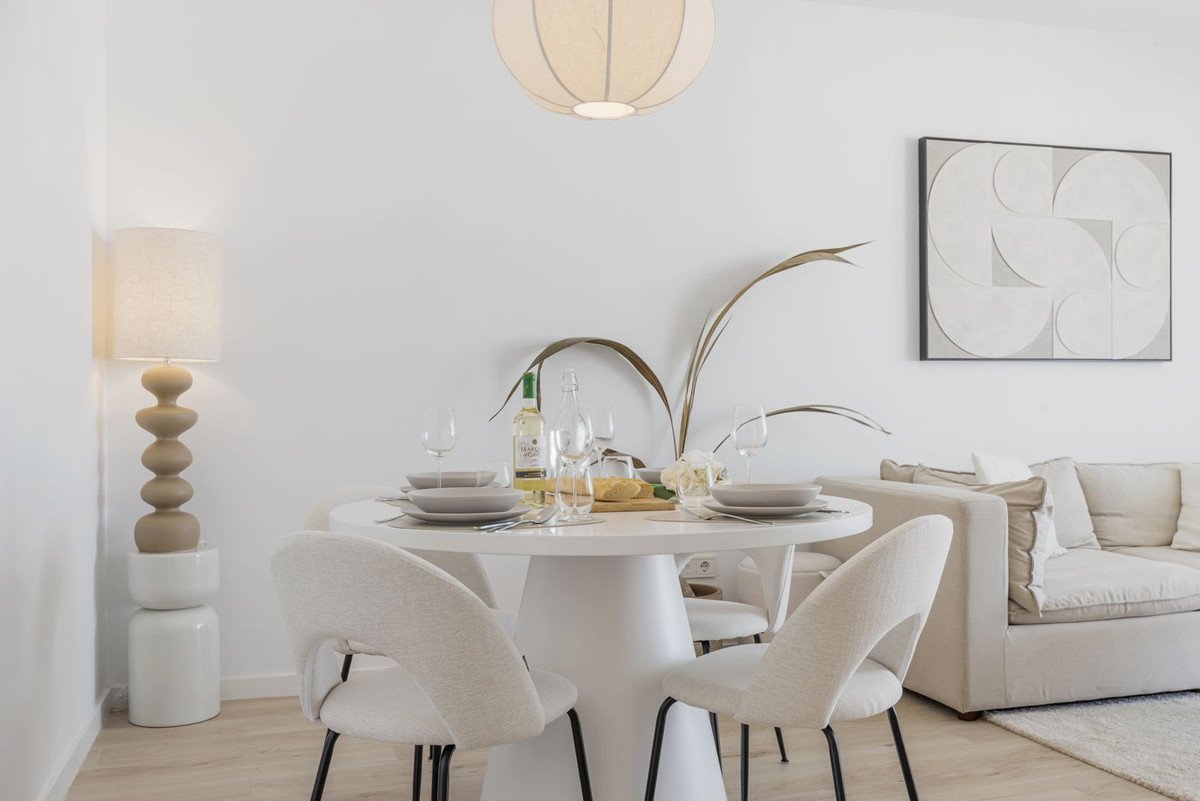 2 Bed Middle Floor Apartment in Estepona