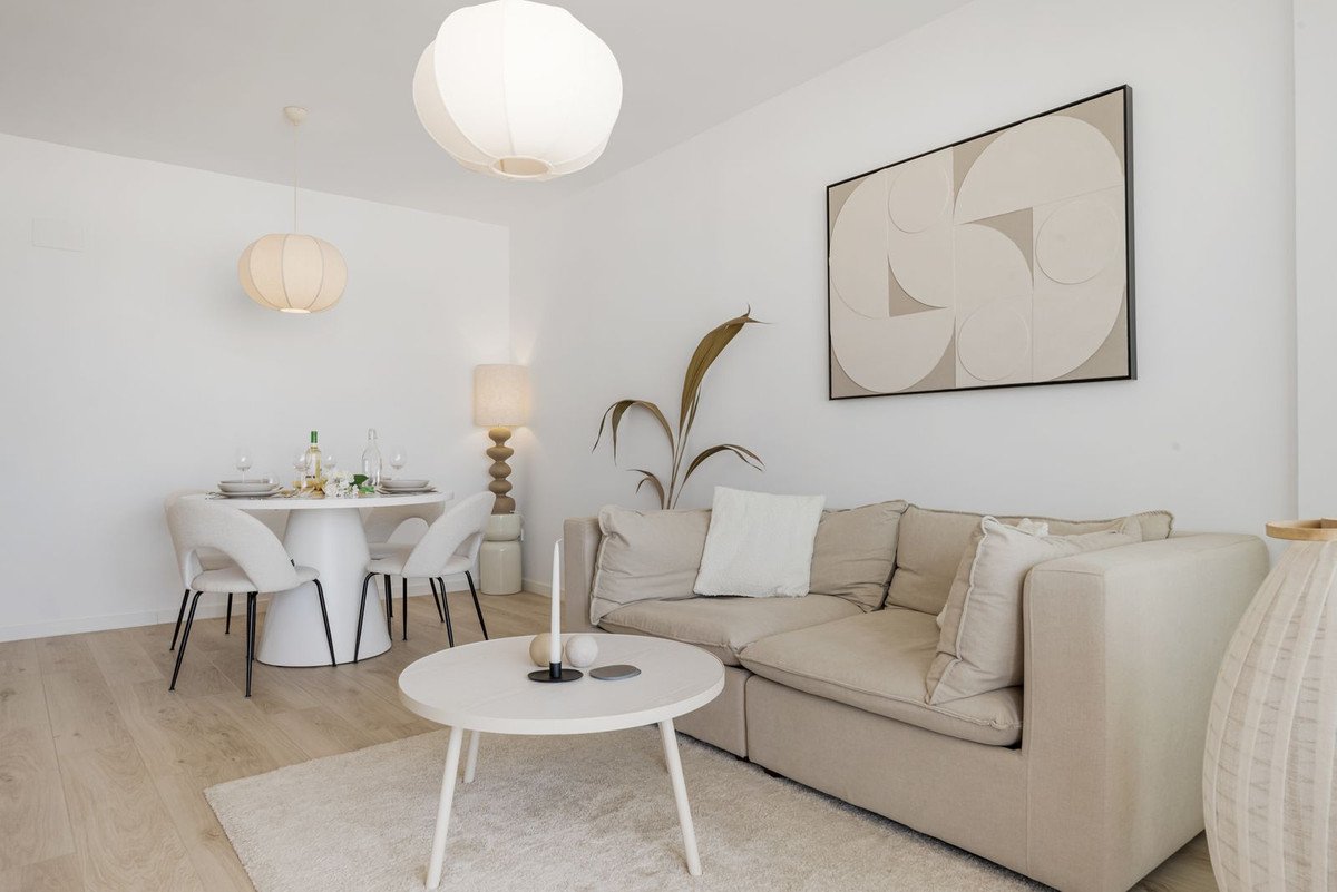 2 Bed Middle Floor Apartment in Estepona
