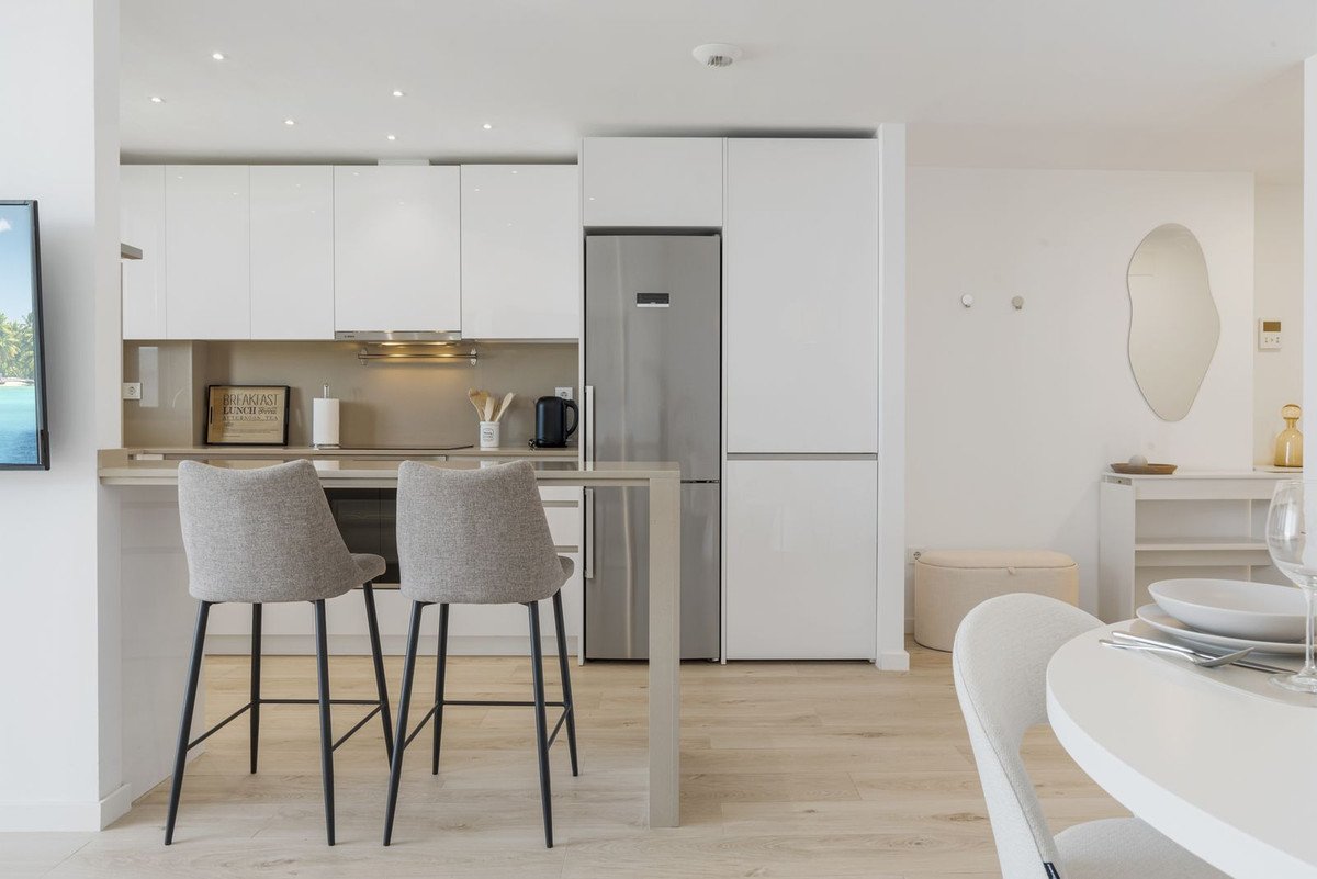 2 Bed Middle Floor Apartment in Estepona