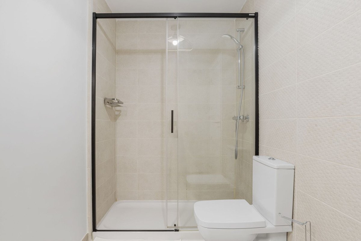 2 Bed Middle Floor Apartment in Estepona