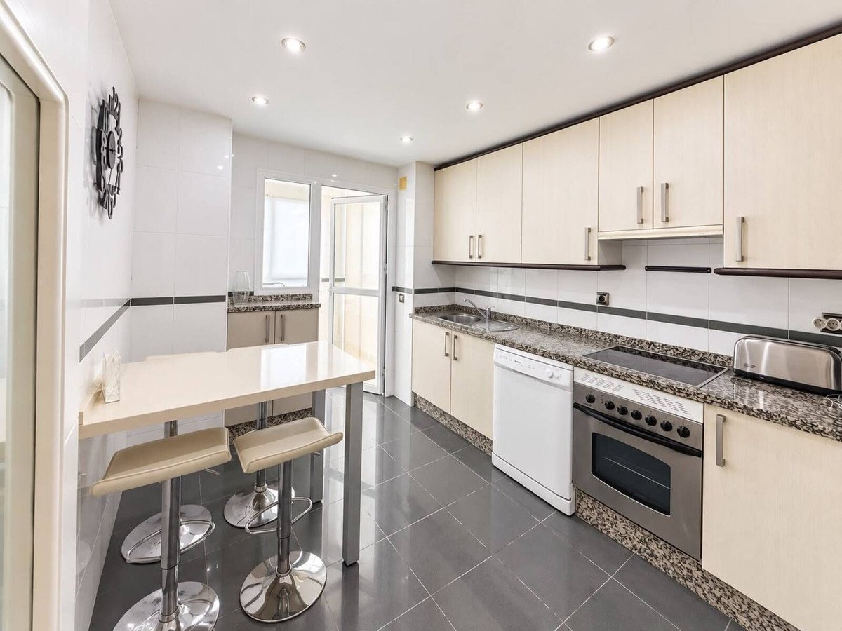 3 Bed Middle Floor Apartment in Estepona
