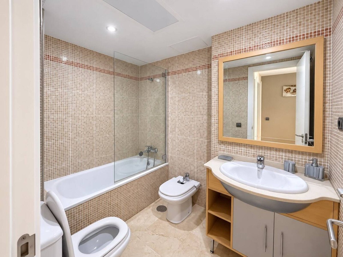 3 Bed Middle Floor Apartment in Estepona