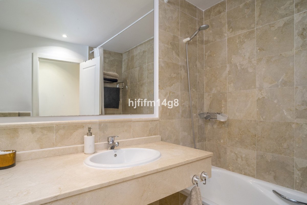 2 Bed Ground Floor Apartment in Nueva Andalucía