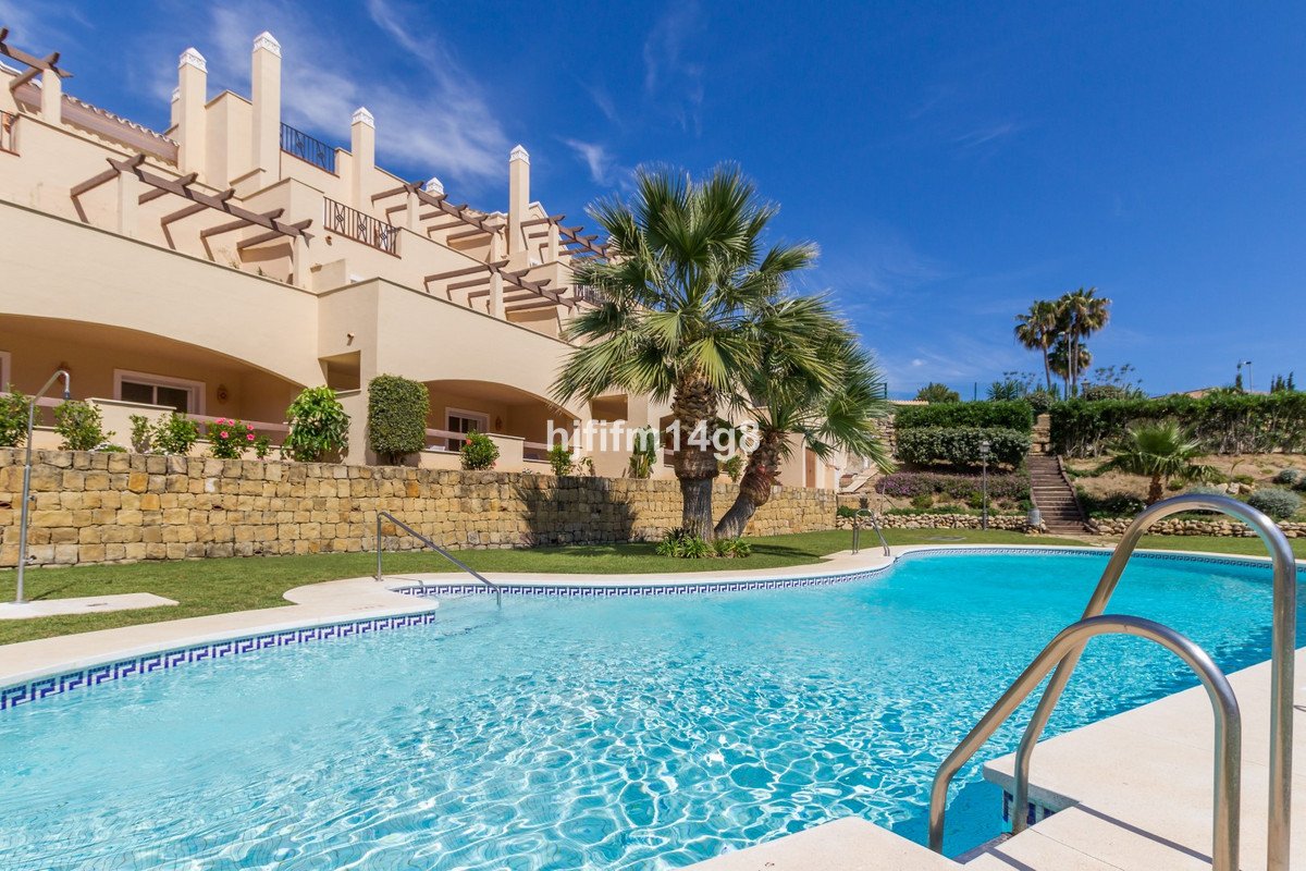 2 Bed Ground Floor Apartment in Nueva Andalucía