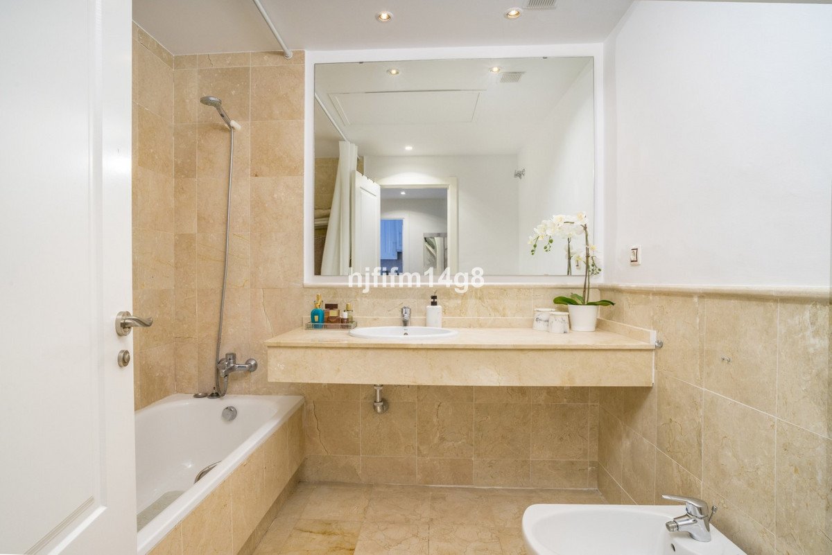2 Bed Ground Floor Apartment in Nueva Andalucía