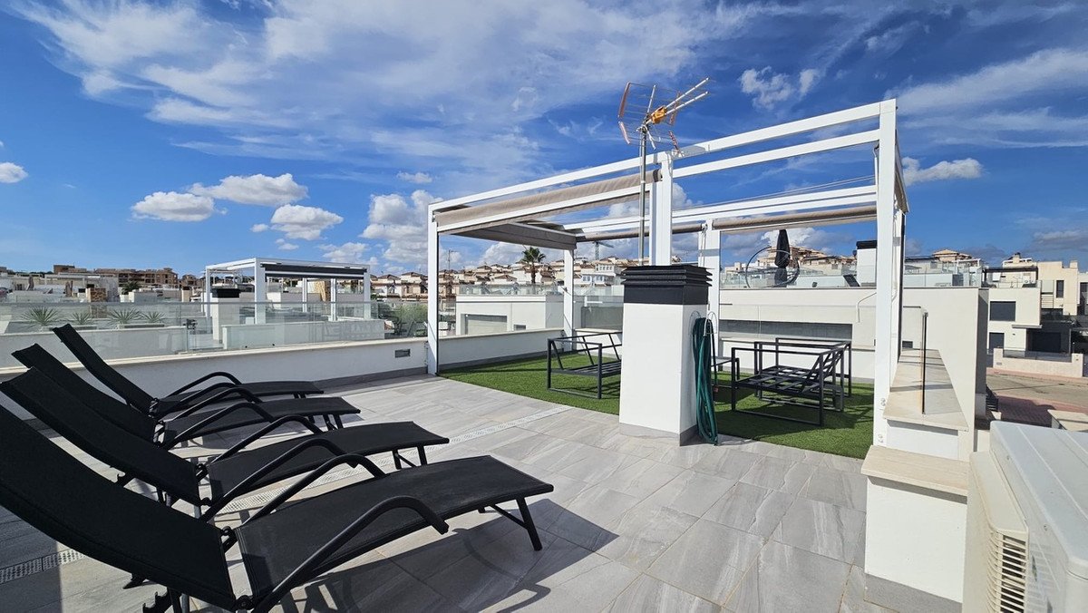 6 Bed Detached Villa in Villamartin