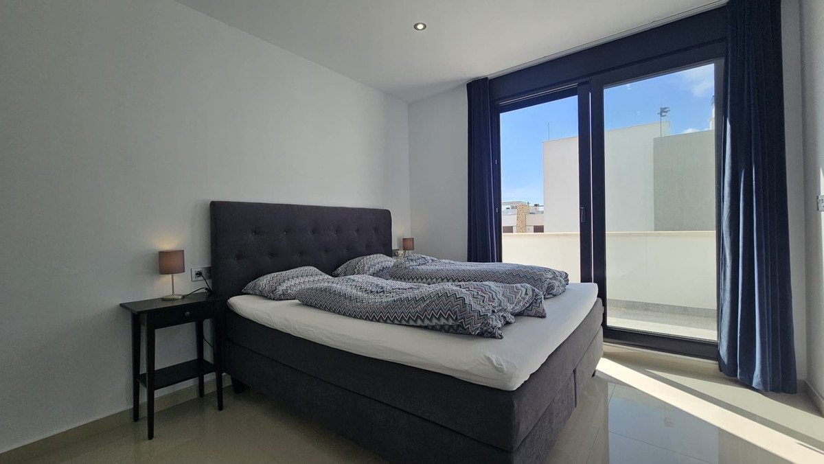 6 Bed Detached Villa in Villamartin