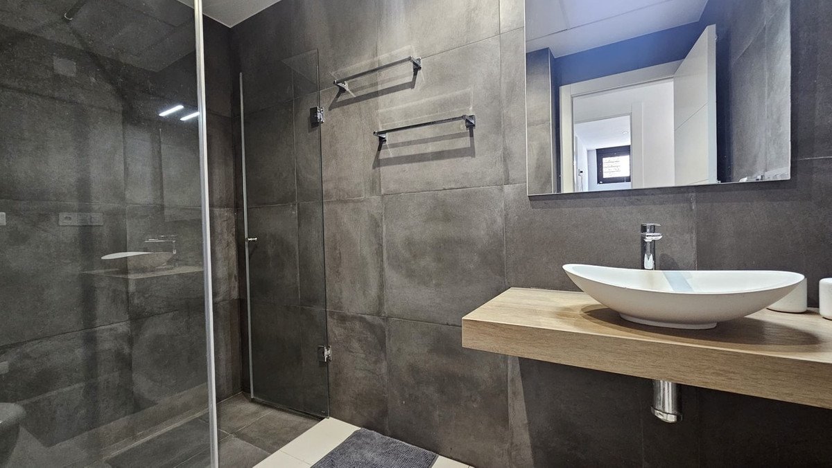6 Bed Detached Villa in Villamartin