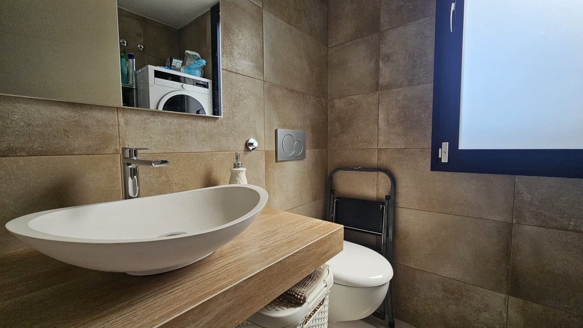 6 Bed Detached Villa in Villamartin
