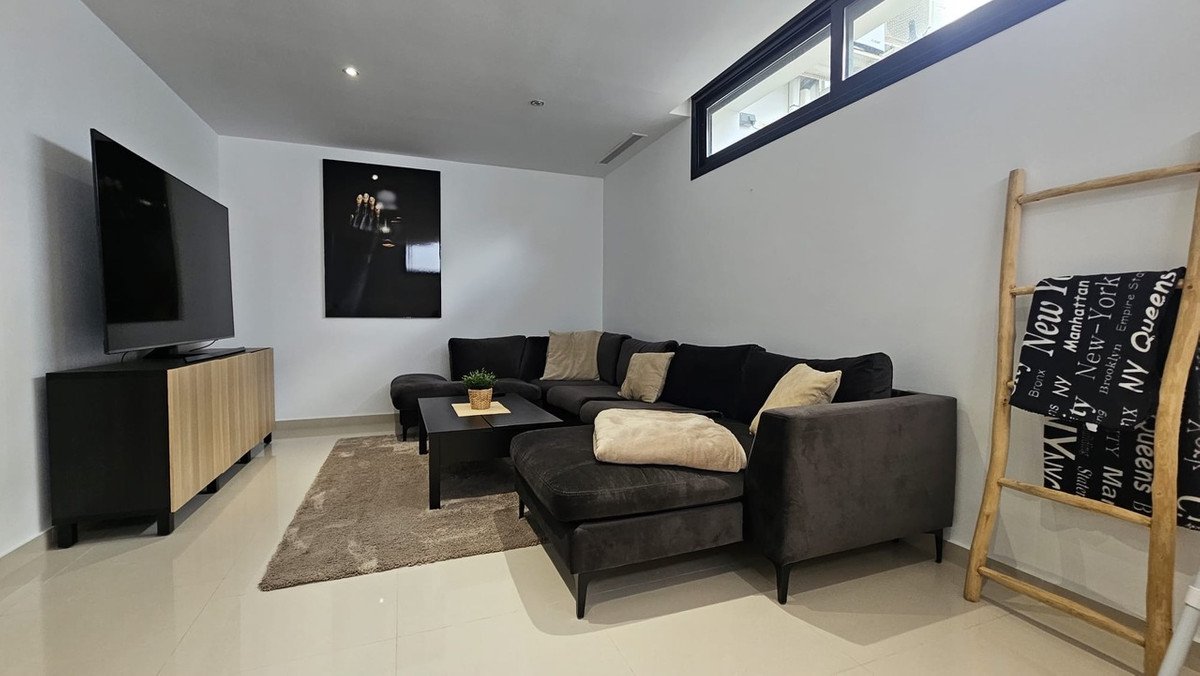 6 Bed Detached Villa in Villamartin