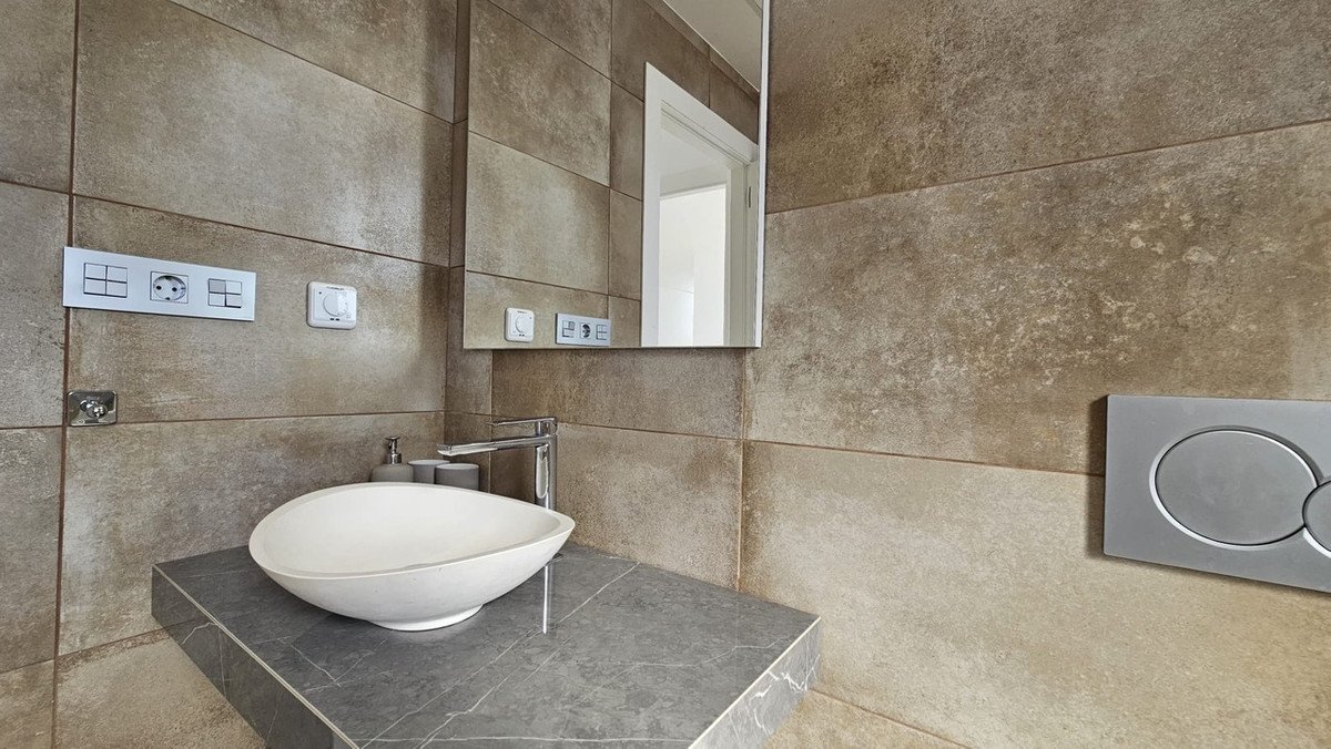 6 Bed Detached Villa in Villamartin