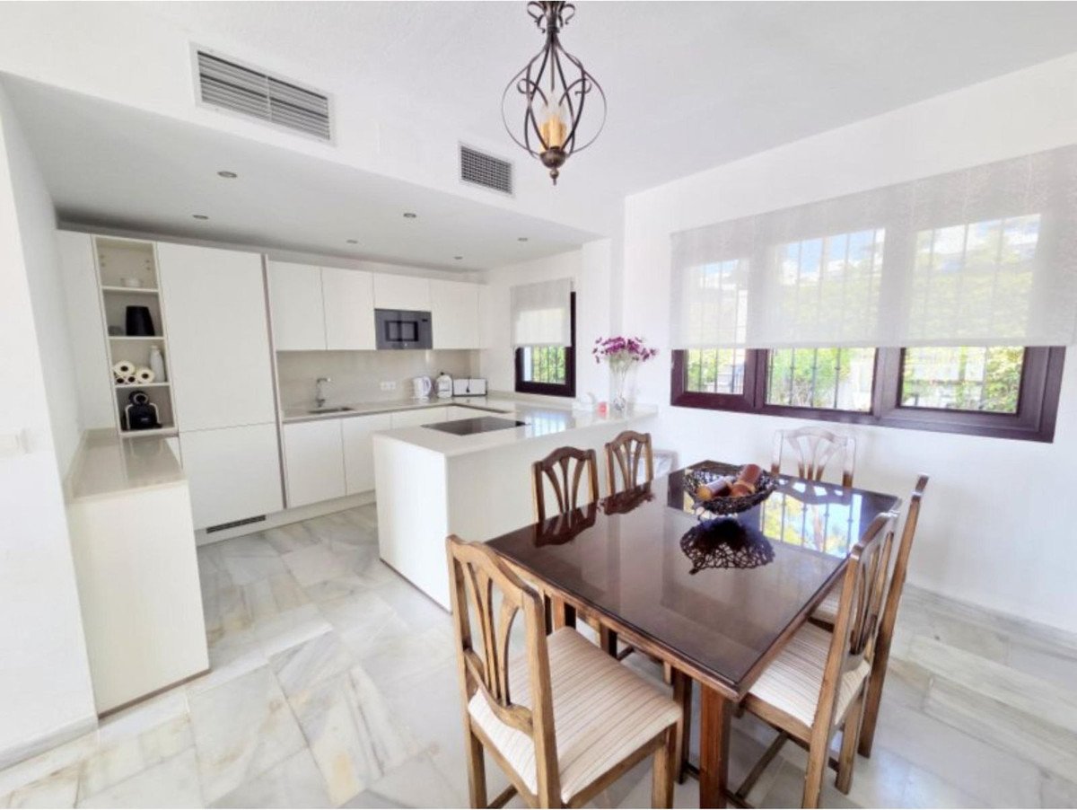 3 Bed Townhouse in La Duquesa