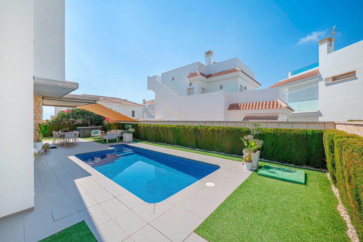3 Bed Detached Villa in Lo Pepin