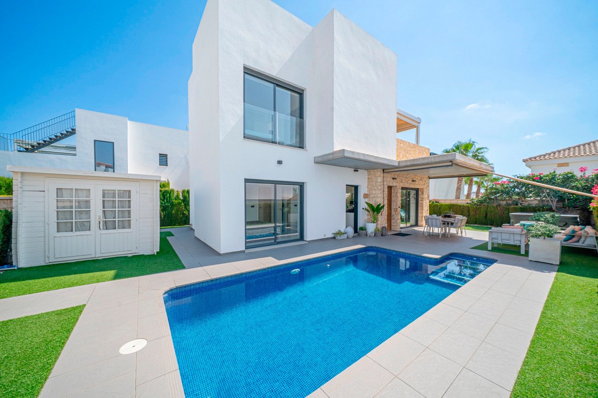 3 Bed Detached Villa in Lo Pepin