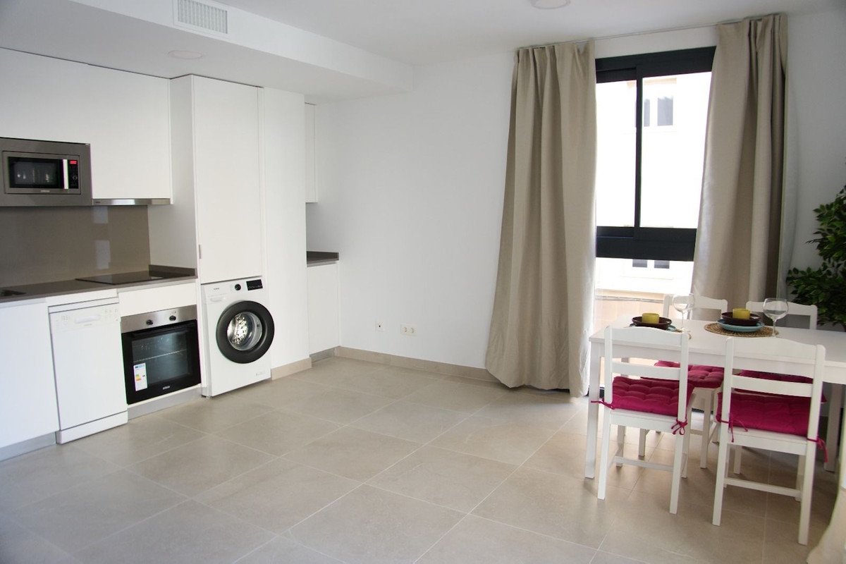 2 Bed Middle Floor Apartment in Estepona