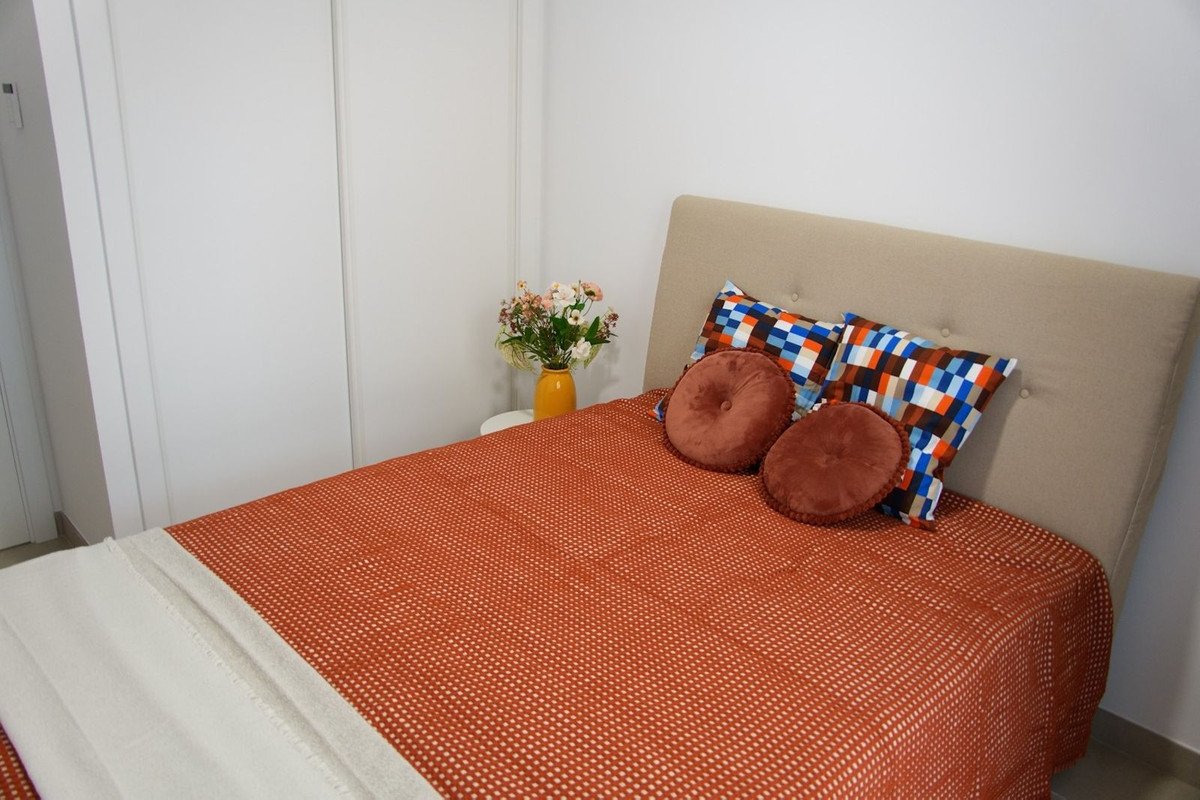 2 Bed Middle Floor Apartment in Estepona
